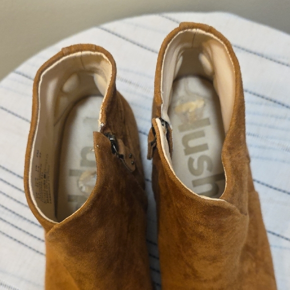 Hush Puppies Women's Tan Suede Ankle Boots - Picture 7 of 10